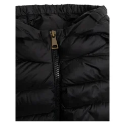 Adile Jacke><noscript><img width=