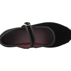 Antonia><noscript><img width=