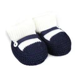 e Wollhausschuhe mit Perlmuttknopf><noscript><img width=