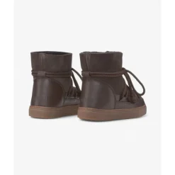 Classic Sneaker><noscript><img width=