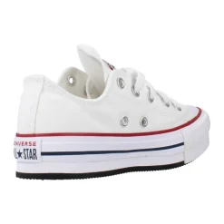 Erhöhe deinen Stil mit trendigen Sneakers><noscript><img width=