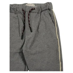 e Kinderhose mit Beigem Detail><noscript><img width=