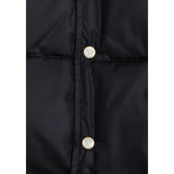 Isolierte Jacke mit Kapuze><noscript><img width=