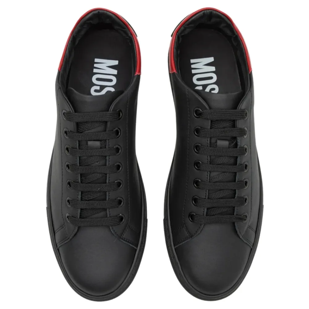 e Leder-Sneakers mit rotem Kontrasteinsatz>Moschino New