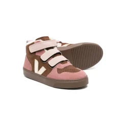 Small V-10 Mid Winter><noscript><img width=