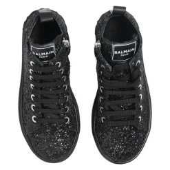 Sportschuhe über dem Knöchel><noscript><img width=