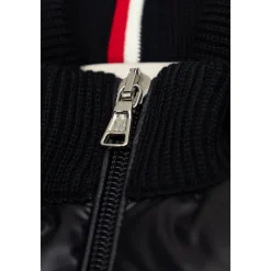 Strickjacke mit gestepptem Einsatz><noscript><img width=