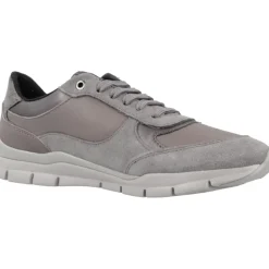 Stylische Sneakers für Frauen><noscript><img width=