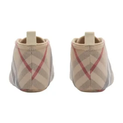 Stylische Sneakers für Männer und Frauen><noscript><img width=