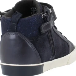 Stylische Sneakers für trendige Outfits><noscript><img width=