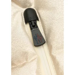 Violette Metallic Daunenjacke><noscript><img width=